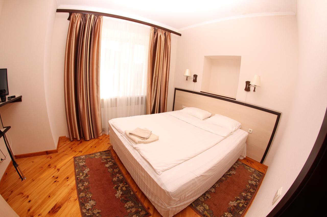 Hôtel Uyut à TTchernihiv Extérieur photo