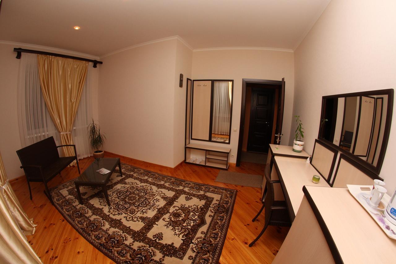 Hôtel Uyut à TTchernihiv Extérieur photo