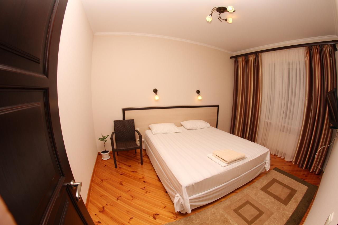 Hôtel Uyut à TTchernihiv Extérieur photo