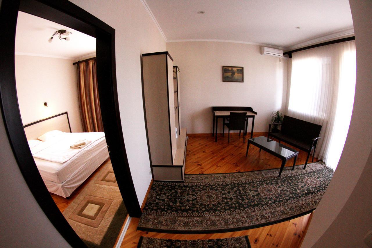 Hôtel Uyut à TTchernihiv Extérieur photo
