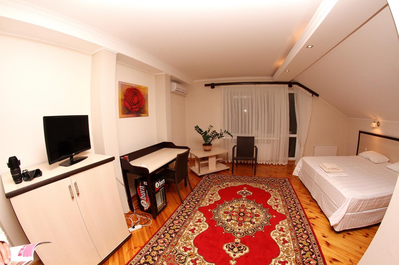 Hôtel Uyut à TTchernihiv Extérieur photo