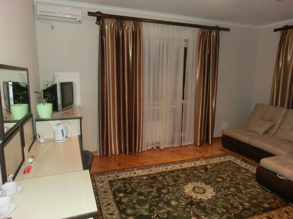 Hôtel Uyut à TTchernihiv Extérieur photo