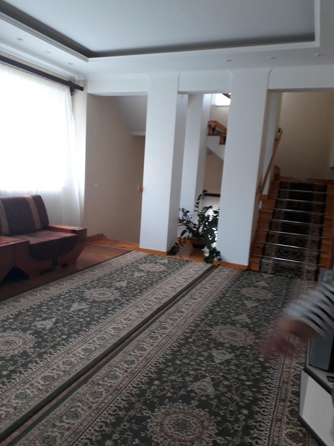 Hôtel Uyut à TTchernihiv Extérieur photo
